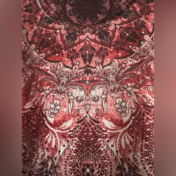 Elegant Red and Black Paisley Blouse - Picture 4 of 5